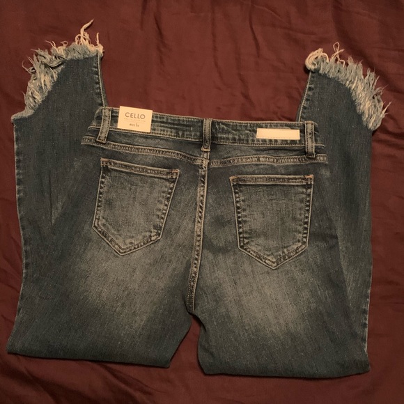 Mid Rise Jeans - Picture 6 of 6
